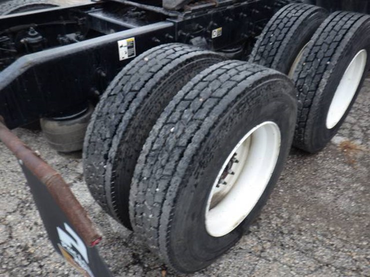 2019-peterbilt-579-image-6