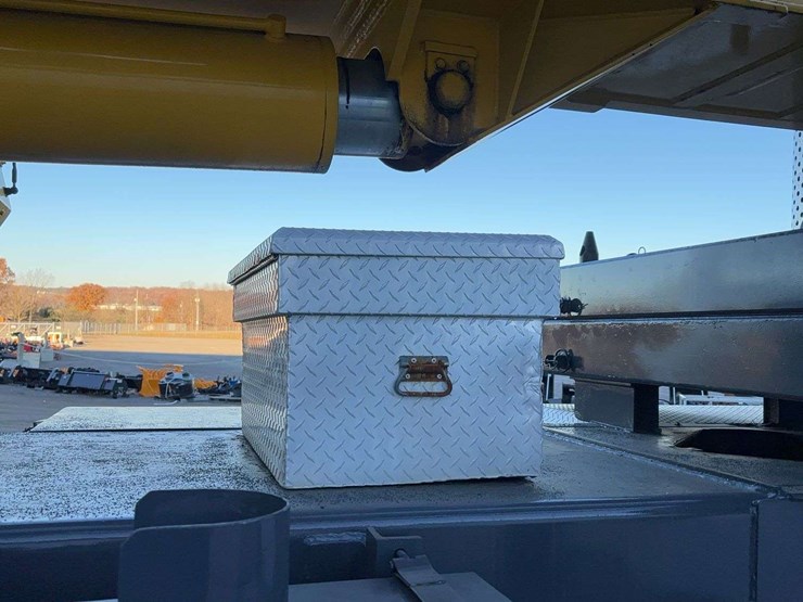 1993-grove-tms700b-image-29