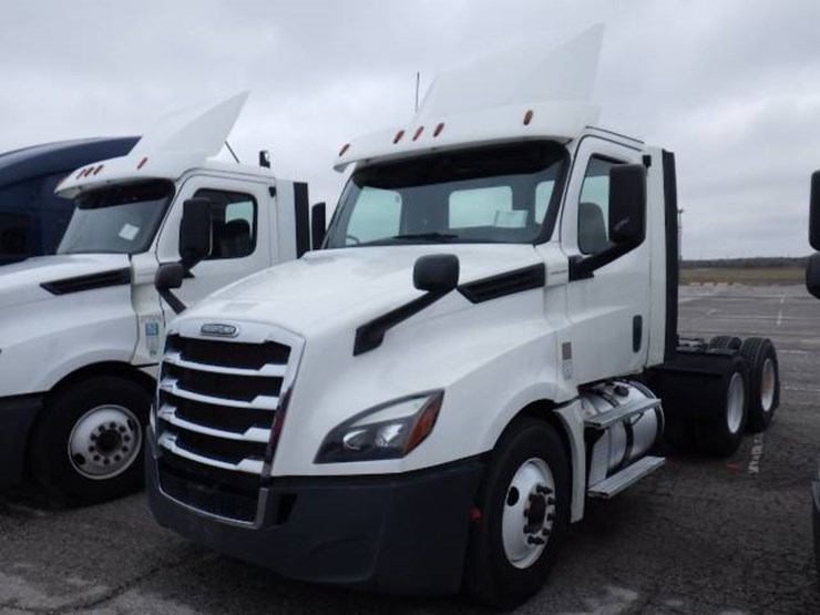 2018-freightliner-cascadia-126-image-1
