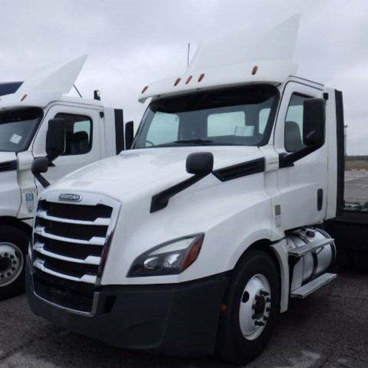 2018 FREIGHTLINER CASCADIA 126