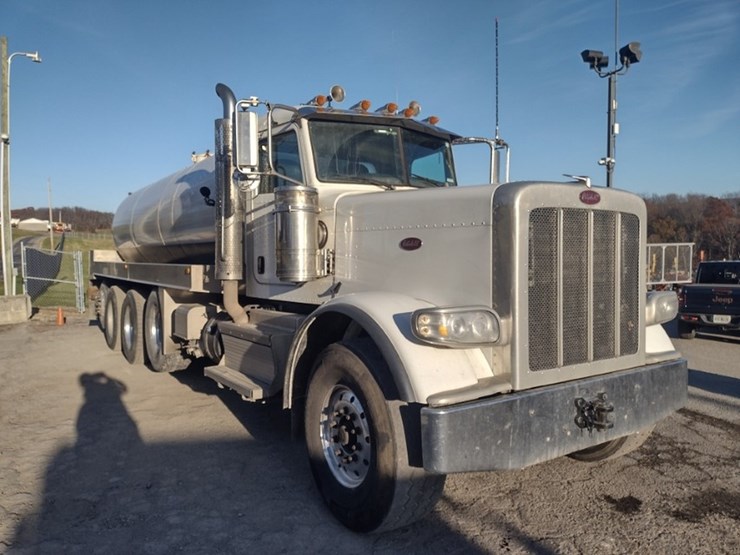 peterbilt-389-image-46