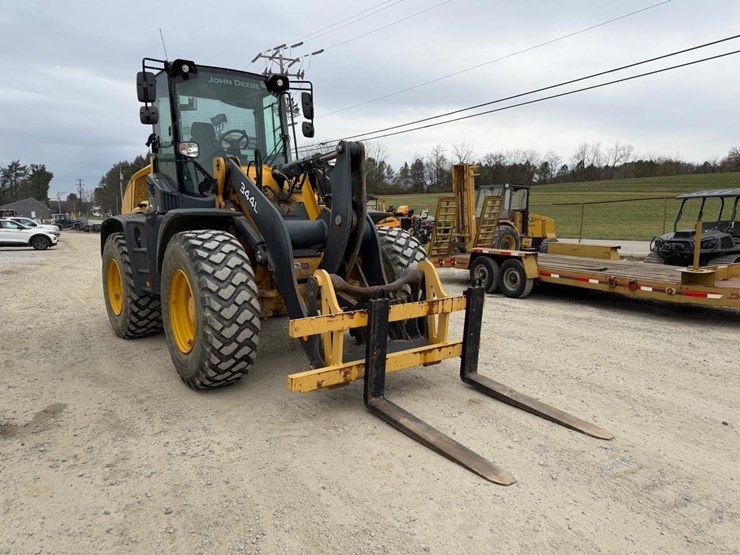 2020-deere-344l-image-8