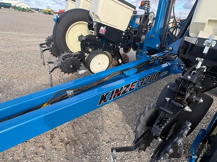 kinze-3200-image-18