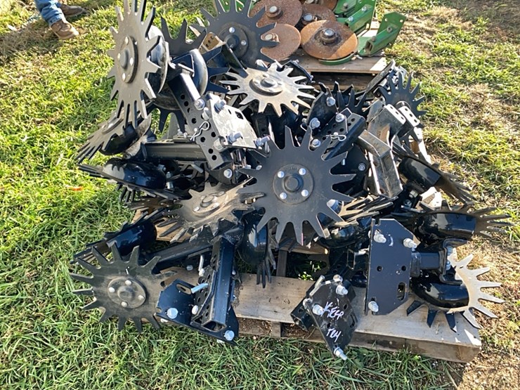 16-new-row-cleaners-bolt-pattern-for-white-and-jd-planters-image-2