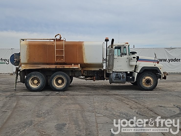1994-mack-rd690s-image-6