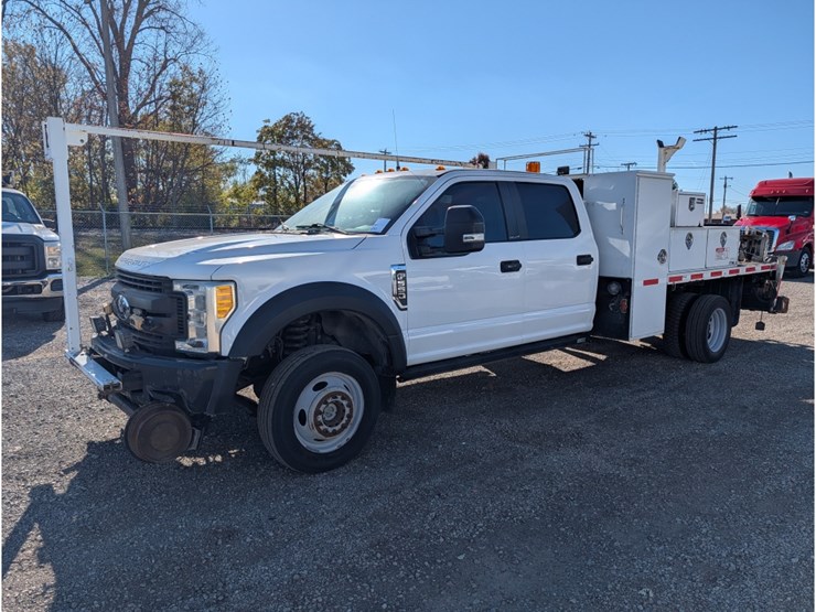 2017-ford-f550-image-1
