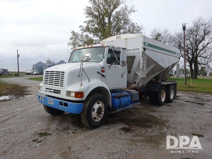 2003-international-8100-image-2