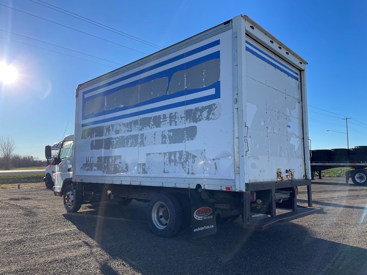 #1072-•-2012-mitsubishi-canter-fe160-cab-over-diesel-box-truck-(has-wi-title)-image-7