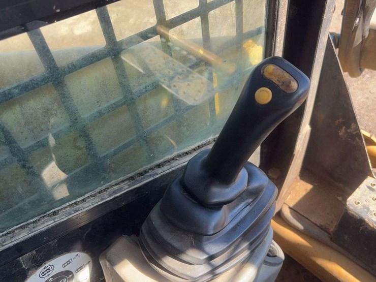 caterpillar-246-image-21