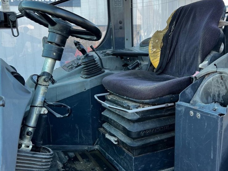 2011-deere-204k-image-21