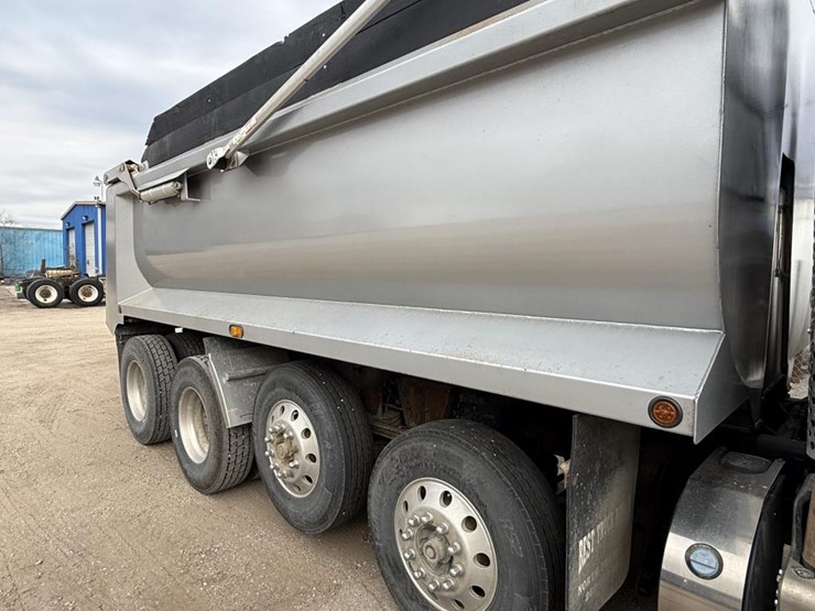 2014-kenworth-t800-image-10