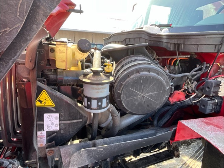 international-7400-image-19