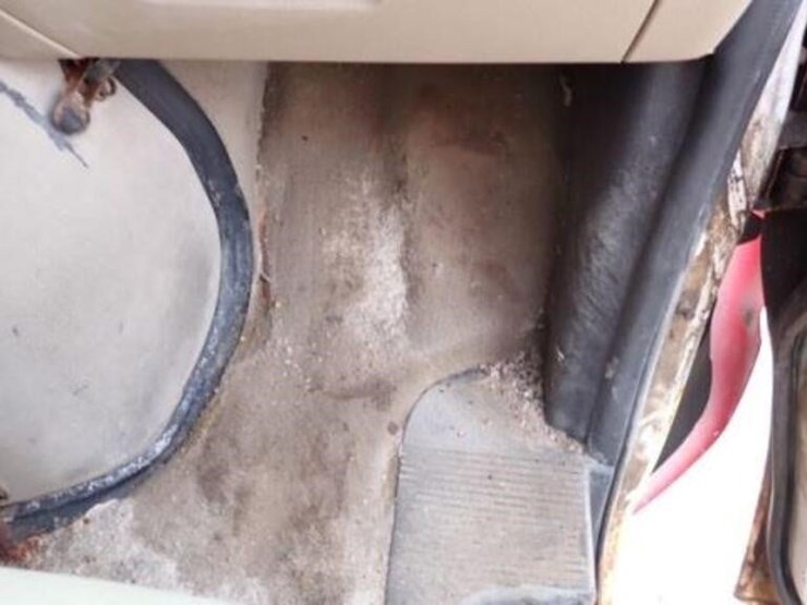 2010-ford-e350-xlt-image-32