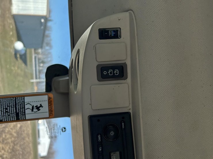 2021-john-deere-6175m-image-63