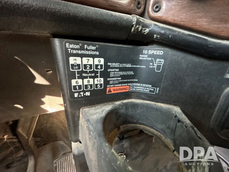 1996-freightliner-fld120-image-63