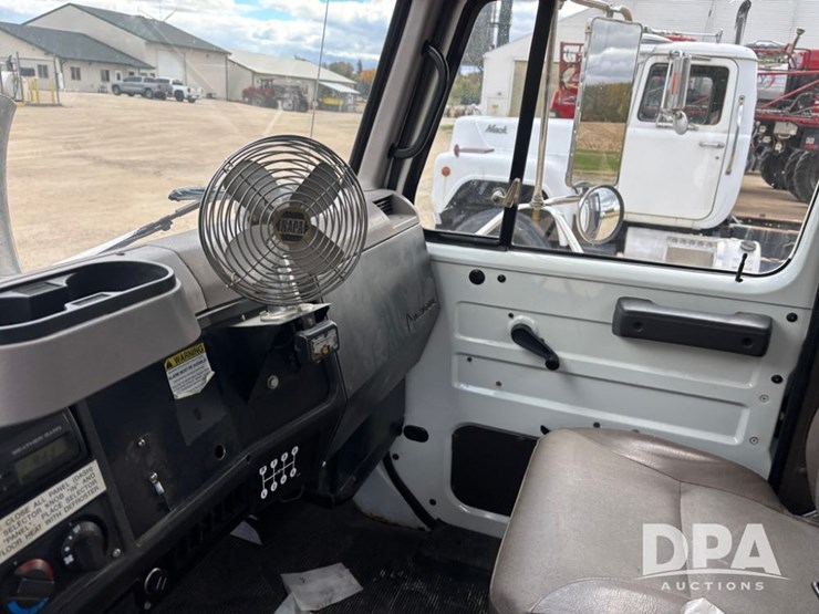 2000-international-4700-image-52