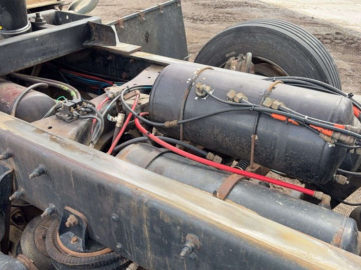 2016-kenworth-t880-image-59