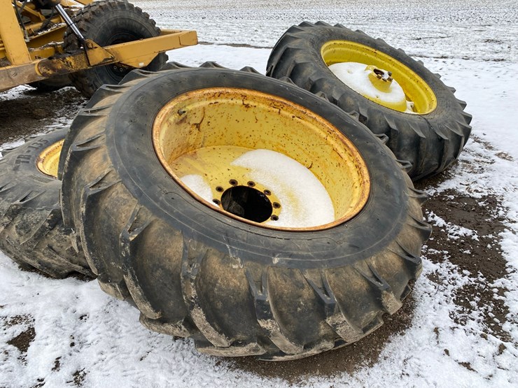 john-deere-10-image-1