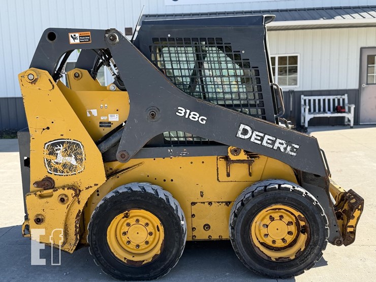 deere-318g-image-2