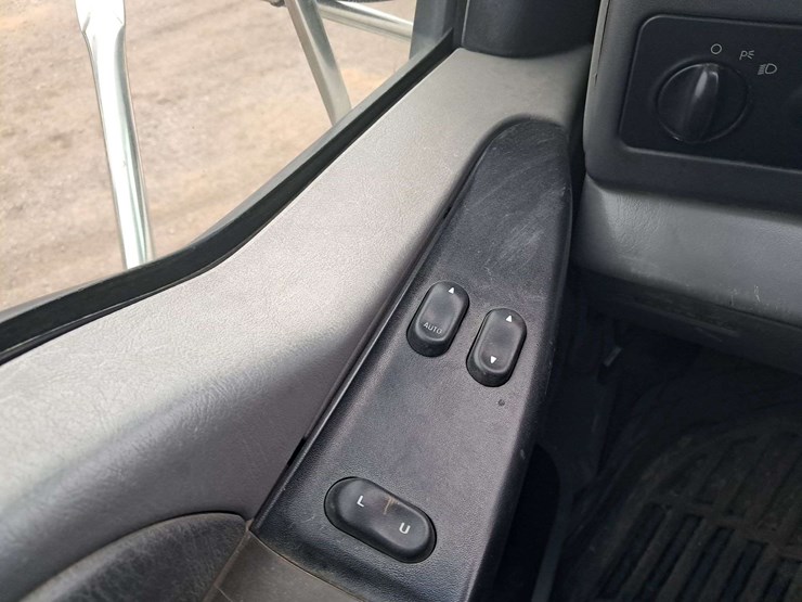 2009-ford-f750-image-30