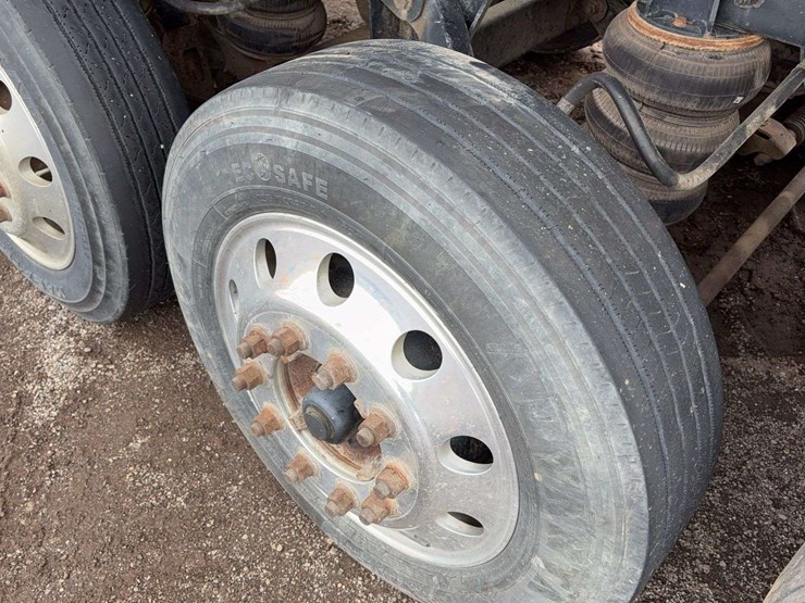 2016-kenworth-t880-image-8