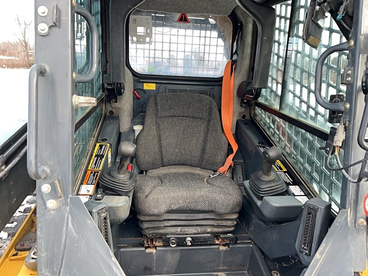 2020-deere-333g-image-4