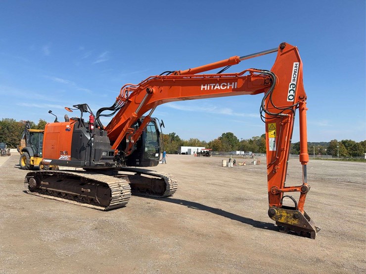 hitachi-225-excavator-image-2