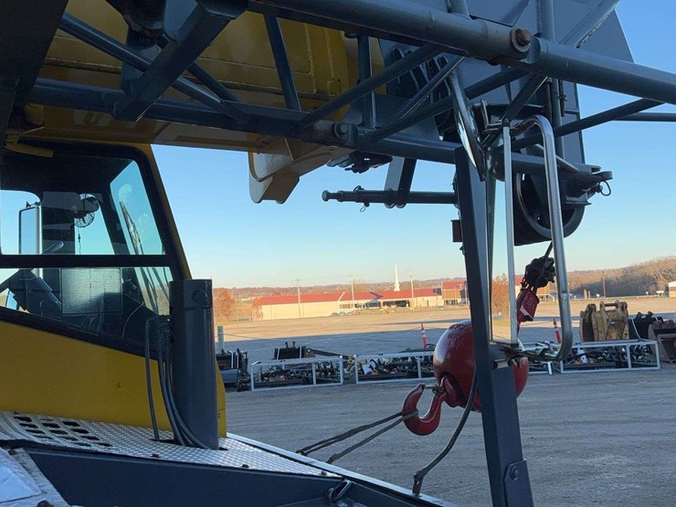 1993-grove-tms700b-image-35