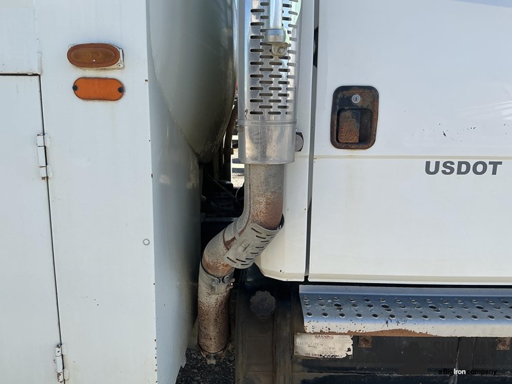 1995-freightliner-fl70-image-16