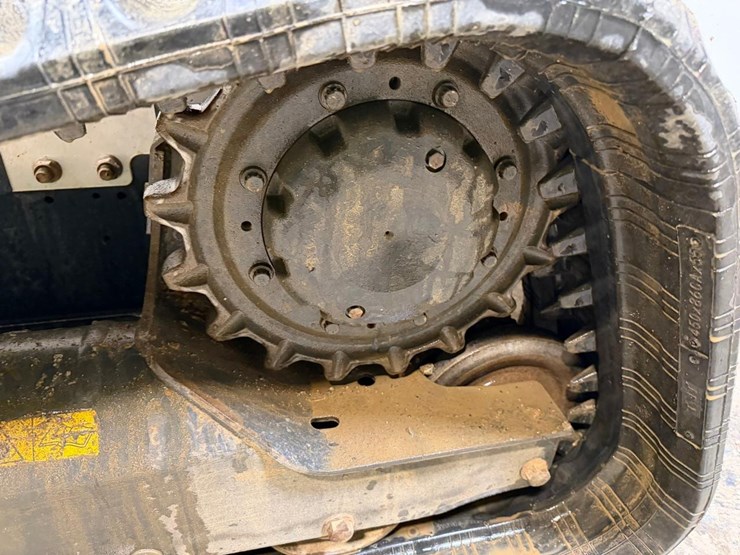 2022-bobcat-t740-image-14