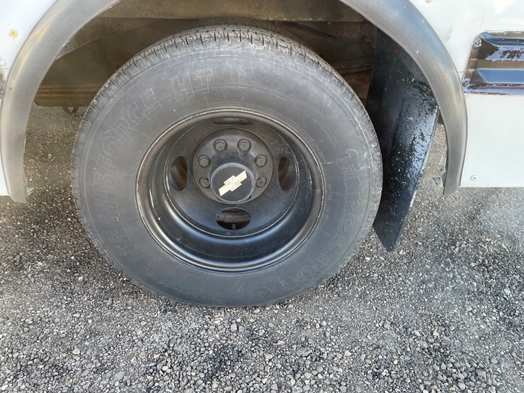 #1071-•-1999-chevy-short-bus-(has-wi-title)-image-9