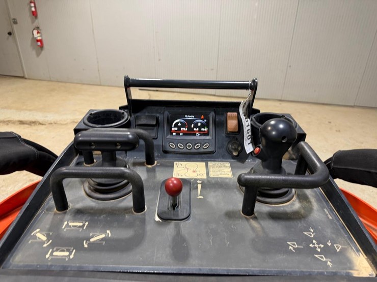 2023-kubota-scl1000-image-16