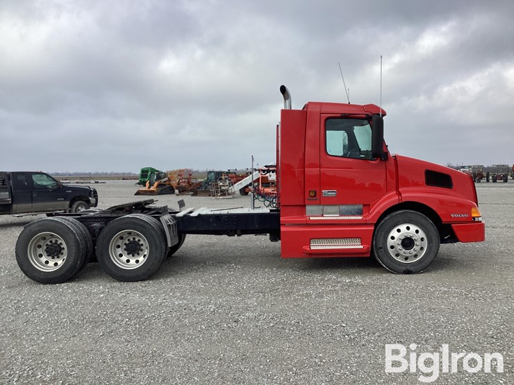 2002-volvo-vnl-t/a-truck-tractor-image-4
