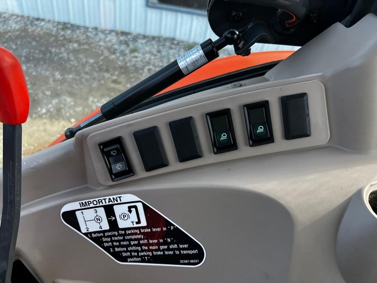 2010-kubota-m8540-image-29