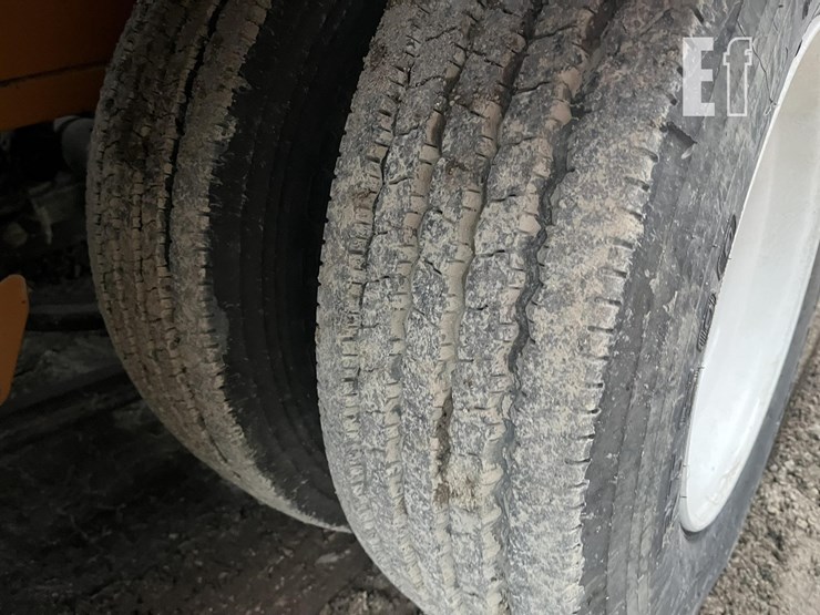 2010-econoline-25-ft-x-96-in-image-12