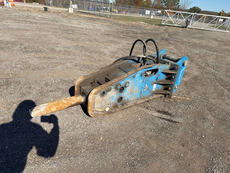 okada-hydraulic-breaker-image-4