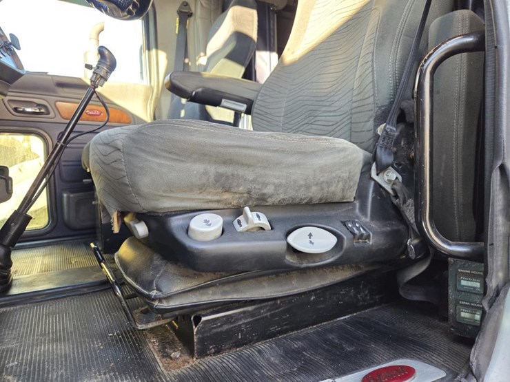 2007-peterbilt-386-image-83