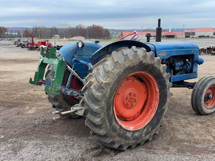 ford-tractor-image-3