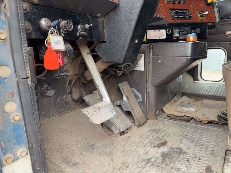 1996-international-5000-image-37