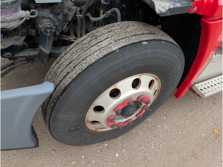 freightliner-cascadia-125-image-18