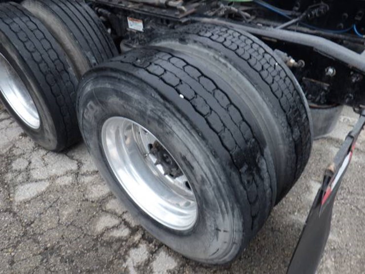 2019-freightliner-cascadia-125-image-17