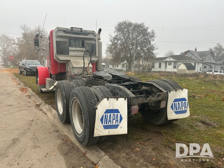 1999-peterbilt-379-image-4