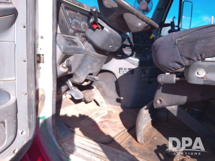 2007-freightliner-columbia-112-image-20