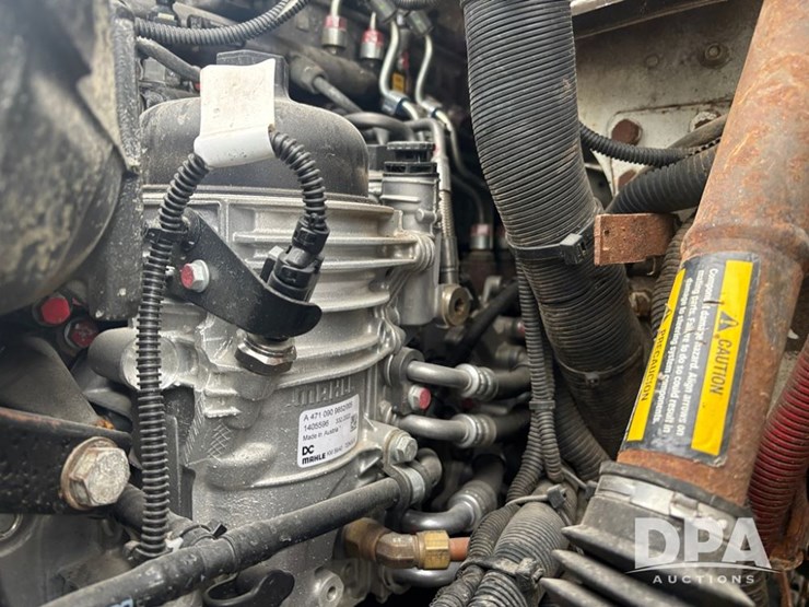 freightliner-114sd-image-23