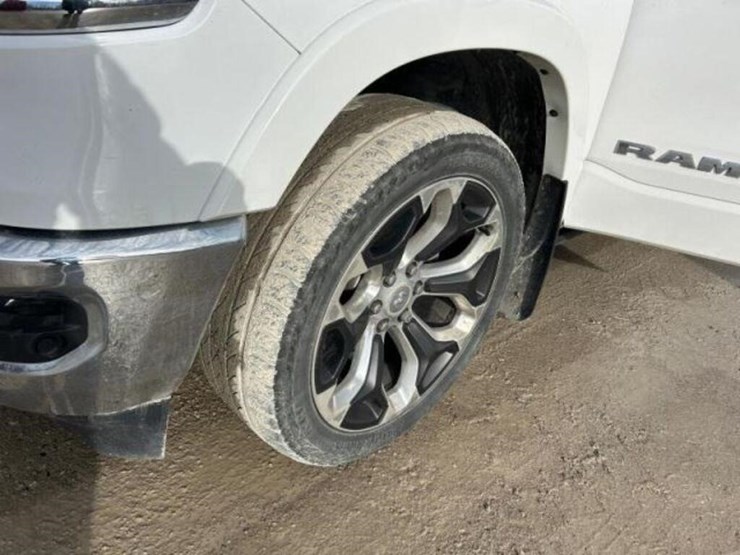 2020-ram-1500-laramie-longhorn-image-39