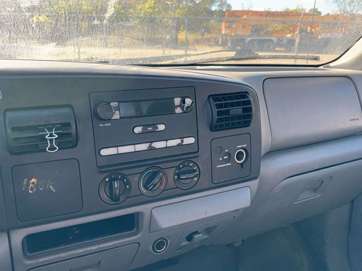 2005-ford-f350-image-27