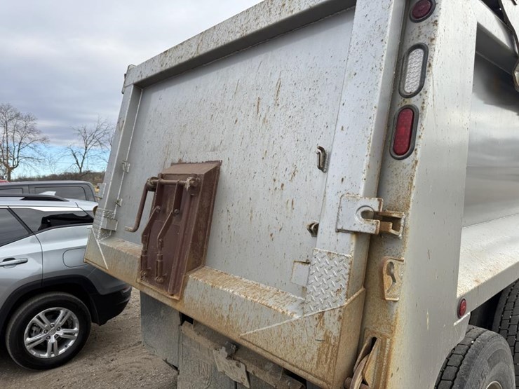 2014-kenworth-t800-image-18