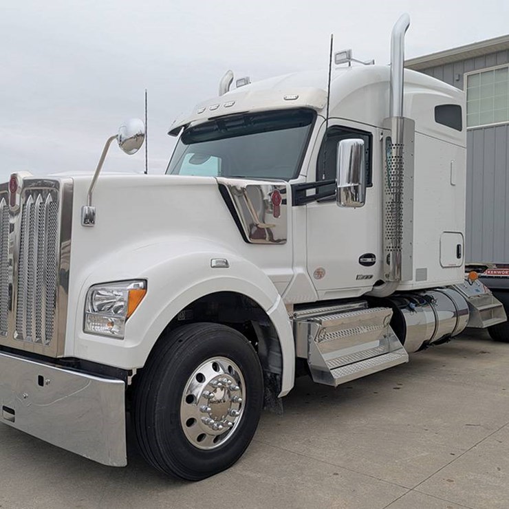2024 KENWORTH W990