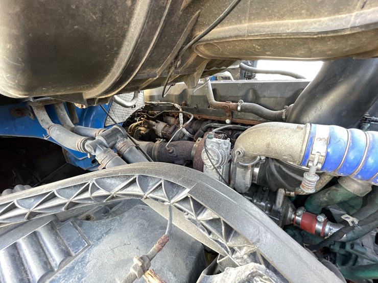 #202-•-2015-volvo-semi-tractor-(has-wi-title)-(denmark,-wi)-image-61