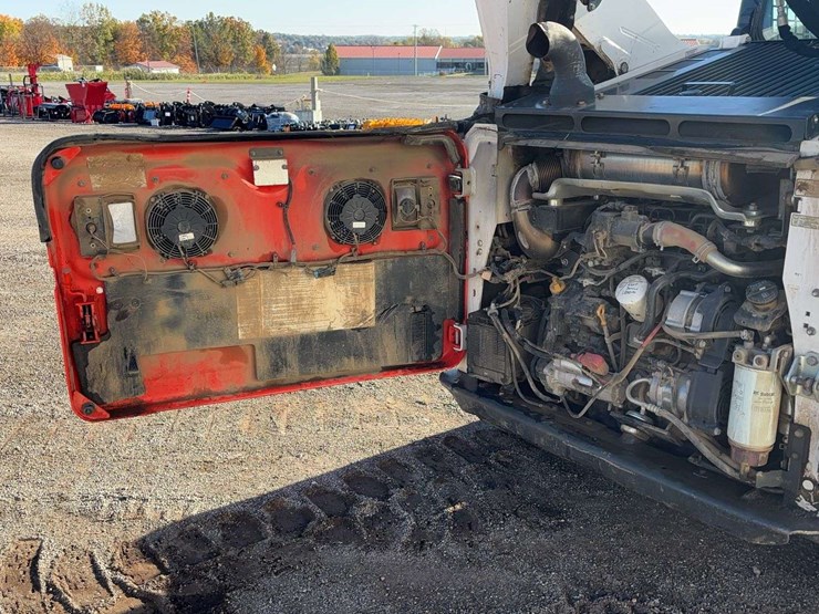 2021-bobcat-t870-image-23